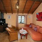Casa Amarilla Гиа-де-Исора