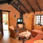 Casa Amarilla * Гиа-де-Исора
